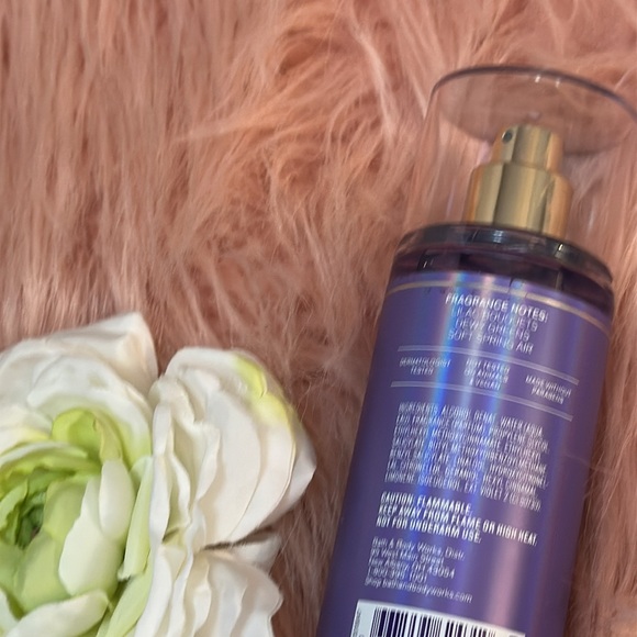 Fresh Cut Lilacs 8oz Bath & Body Works NEW! - Picture 2 of 2